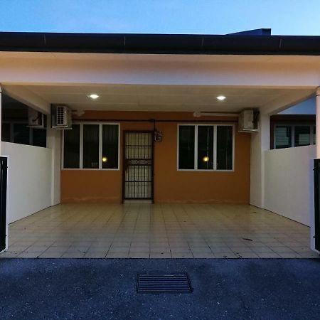 Address No 915, Lorong Uni Central 13, Taman Uni Central, Kuching Samarahan Expressway Esterno foto